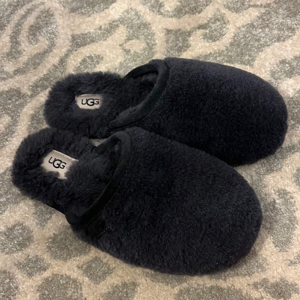 Size 8 Uggs Slippers Navy NWOT